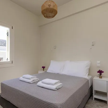 Bells And Suites Ermúpoli